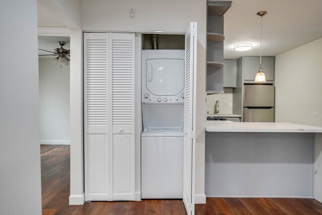 Building Photo - $99 Move In Special! (OAC) Stunning 3Bd/2B...