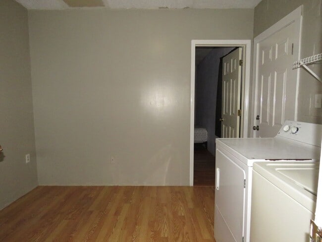 Building Photo - For Rent 4 Bd/ 3Ba Home