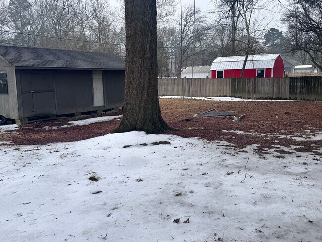 Building Photo - 3000 Springhill Rd