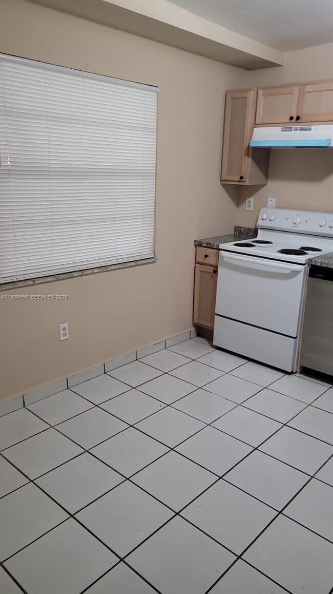 Building Photo - 5100 SW 41st St