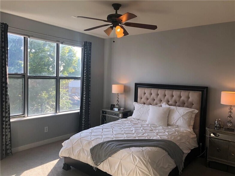 Building Photo - 238 Walker St SW