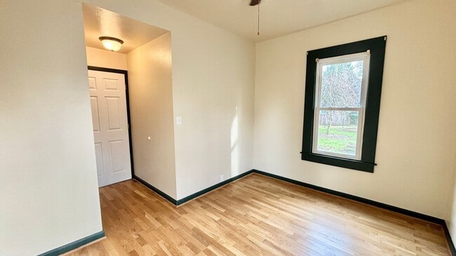 Building Photo - Character-Rich 1912 Home in North Portland – Spacious 2 Bed / 1 Bath