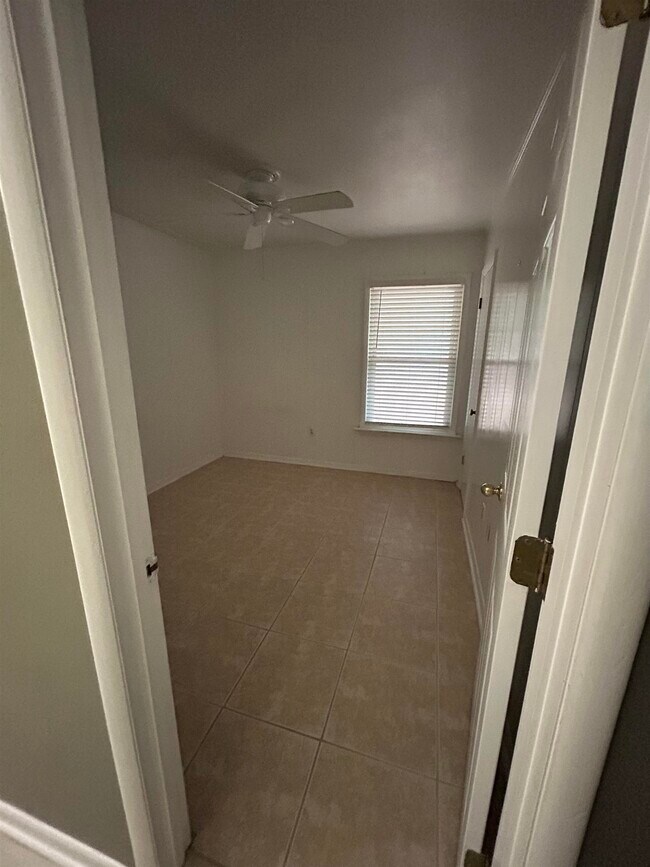 Building Photo - 7585 Skipper Ln