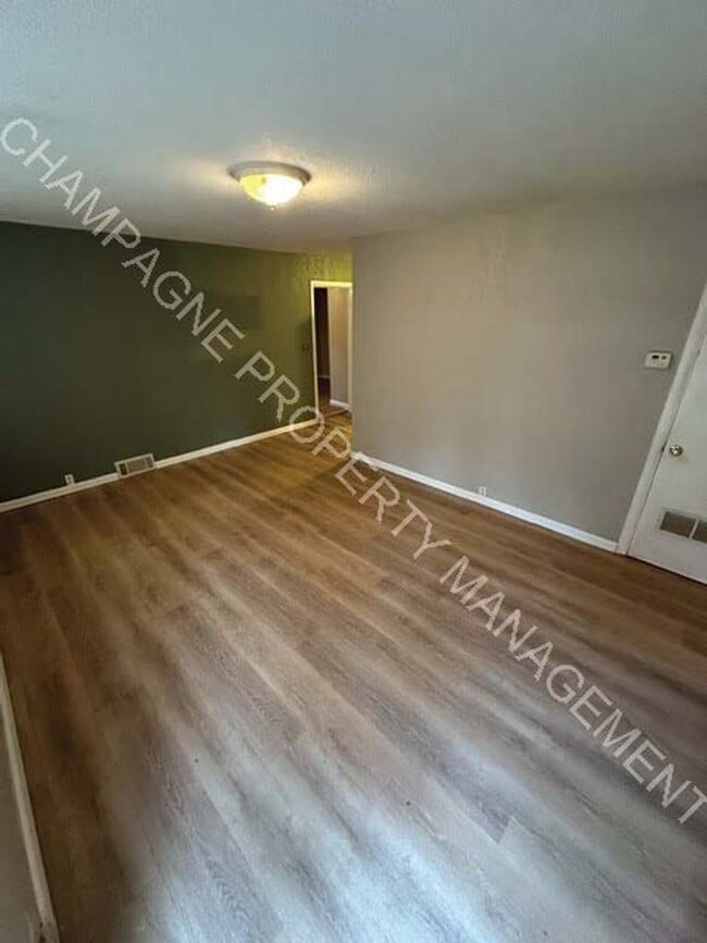 Building Photo - Updated Single Family Home in KC