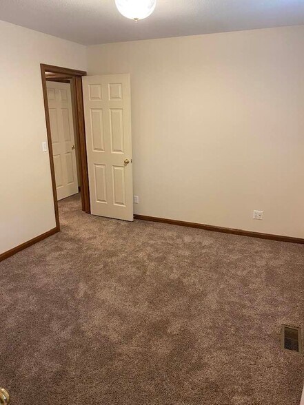 Building Photo - 2925 E Shetland Dr