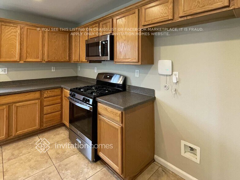 Building Photo - 3461 Presley Ave