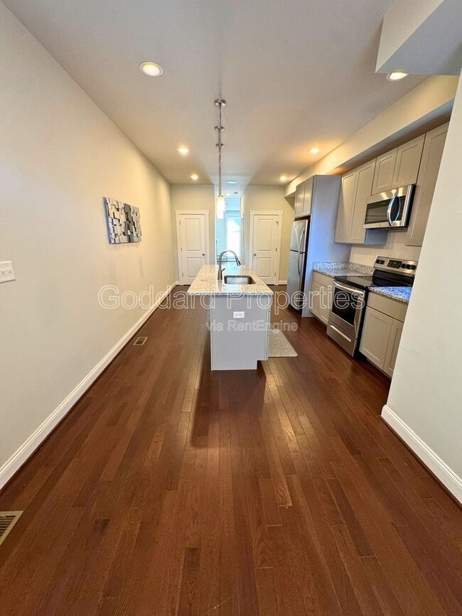 Building Photo - 842 N Patterson Park Ave