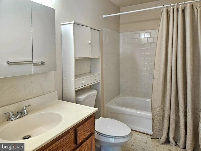 Building Photo - 3315 Hollow Ct