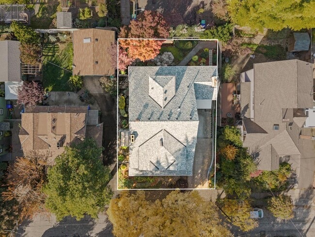 Building Photo - Elegant Grant Park Craftsman with Wine Cel...