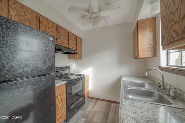 Building Photo - 913 St Louis Ave