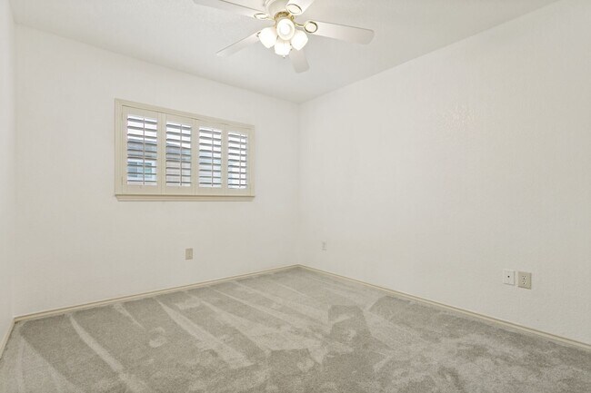 Building Photo - 2-BEDROOM, 2.5-BATHROOM DUPLEX/CONDOMINIUM IN TERRELL HEIGHTS