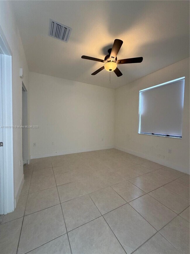 Building Photo - 7915 NW 104th Ave