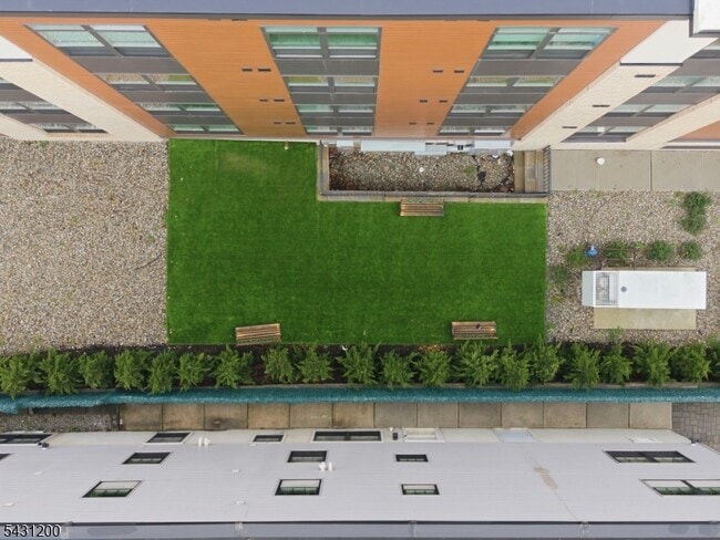Building Photo - 649 38th St