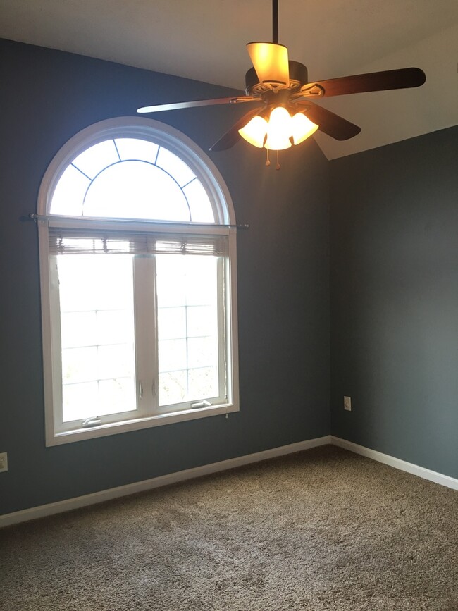 Building Photo - 320 Emmaus Cir
