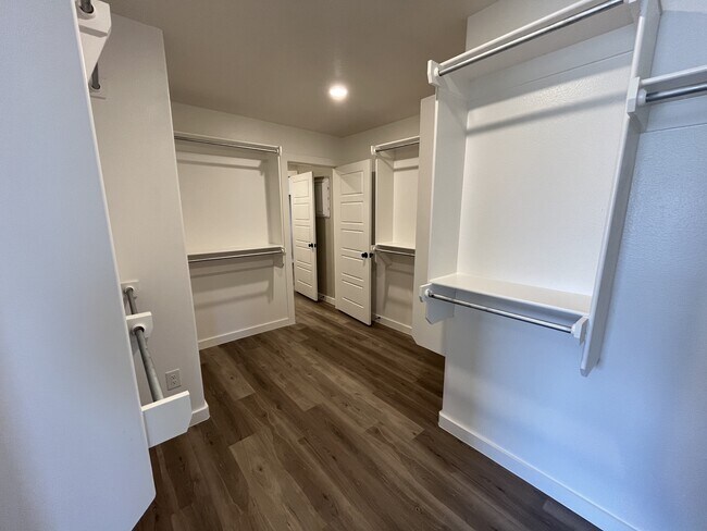 Building Photo - 3611 Urbana Pl