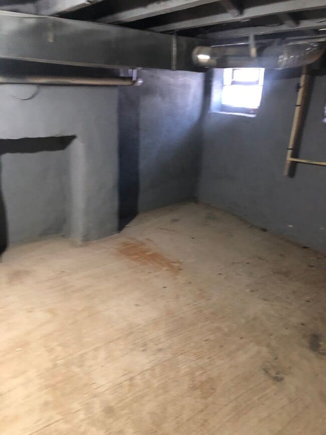 Building Photo - Charming row home in Baltimore City!