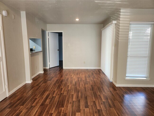 Building Photo - 6602 Harbor Town Dr