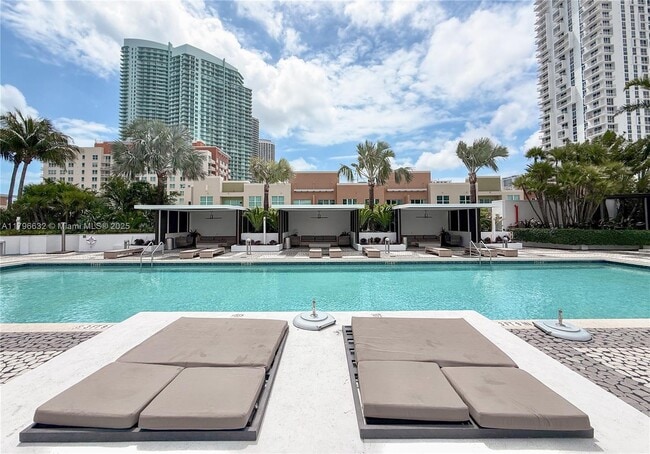 Building Photo - 2020 N Bayshore Dr