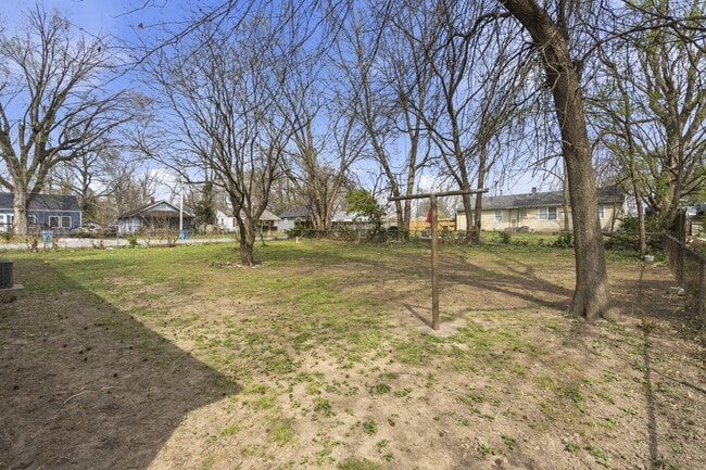 Building Photo - 1736 N Kentwood Ave