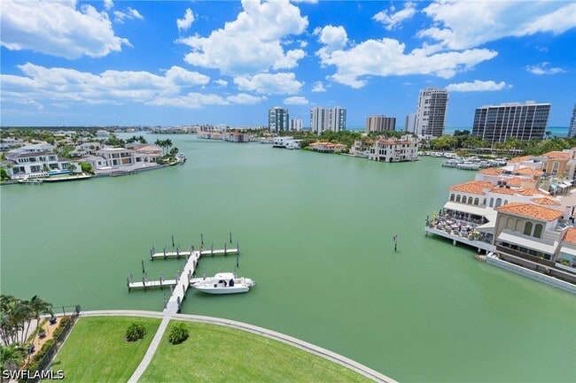 Building Photo - 250 Park Shore Dr
