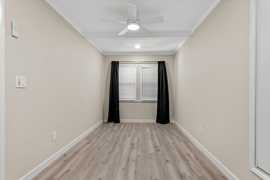 Building Photo - 3652 Fredonia Dr