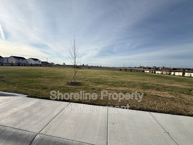 Building Photo - 1870 W Unforgettable St