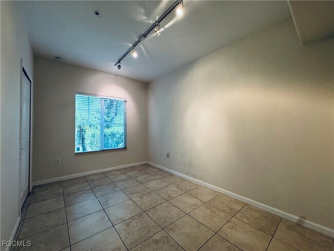 Building Photo - 13100 Bella Casa Cir