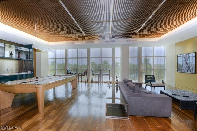 Building Photo - 3000 Oasis Grand Blvd