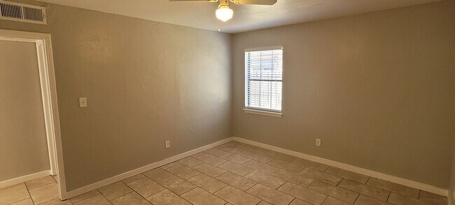Building Photo - 2 Bedroom, 1.5 Bathroom 1st Floor Condo wi...