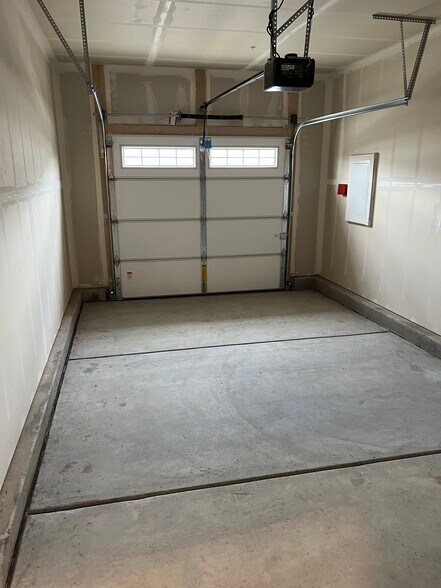 Building Photo - 3040 Vaughn Way