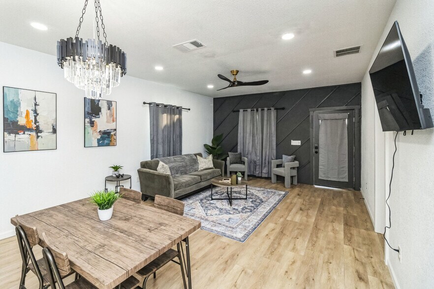 Building Photo - 2306 E Houston St