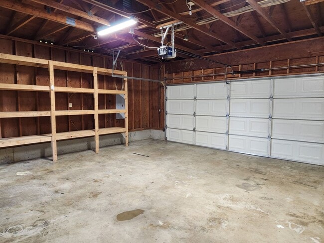 Building Photo - 3 Bedroom Rambler