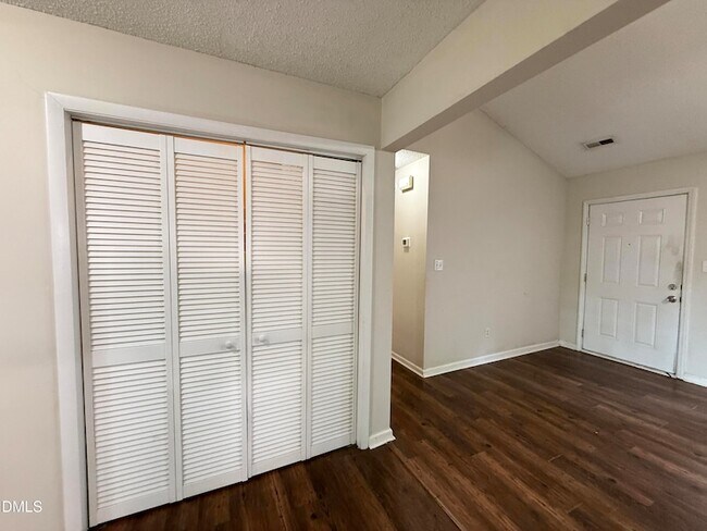 Building Photo - 4822 Hollenden Dr