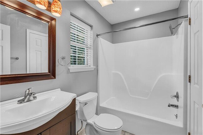 Building Photo - 68 Summer Oaks Dr