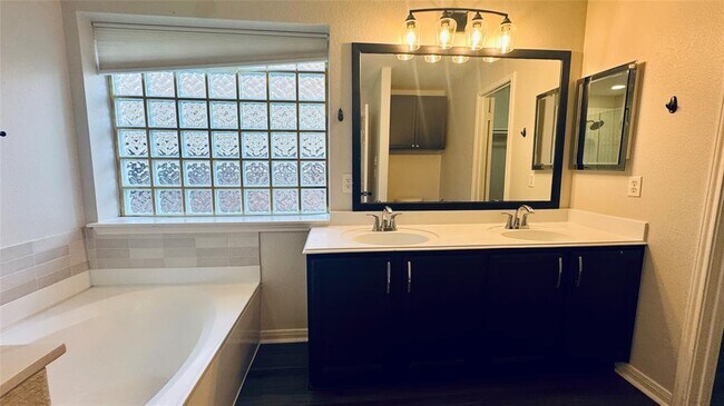 Building Photo - 1505 Shady Hillside Pass