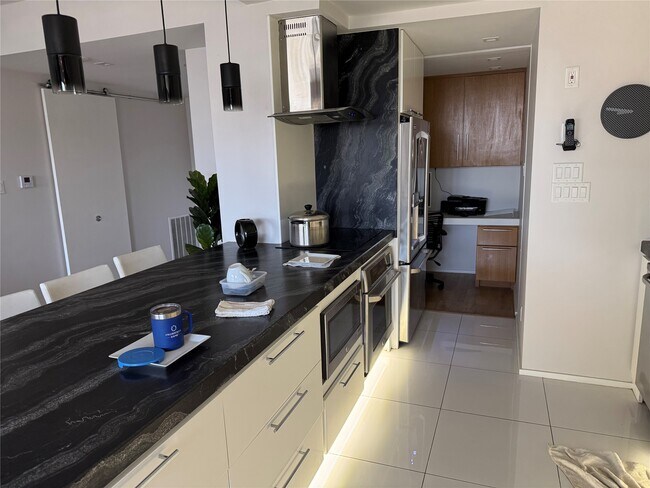 Building Photo - 49 Briar Hollow Ln