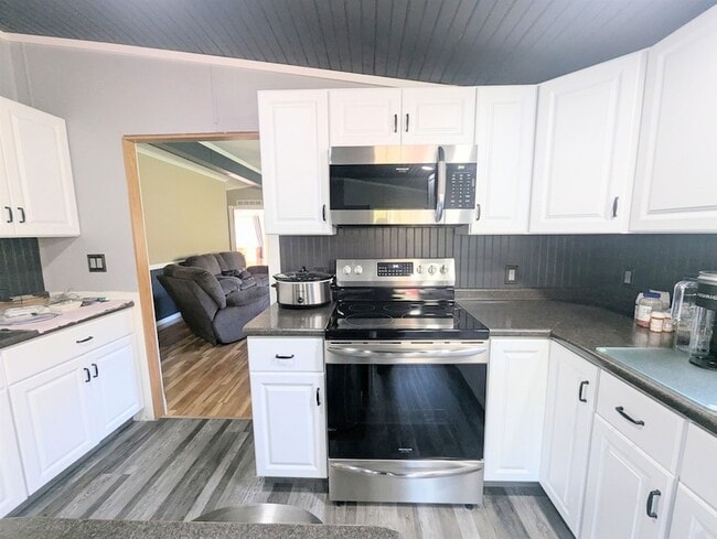 Building Photo - 43 Crestwood Dr