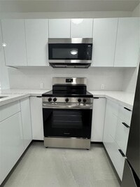 Building Photo - 180 W 21st St