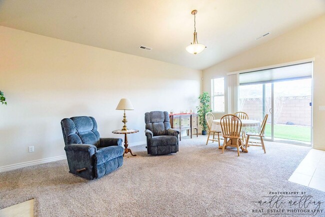 Building Photo - Crescent Heights Home: 55+ Community