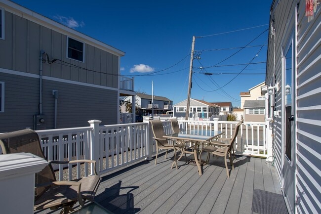 Building Photo - 23 Diane Ln