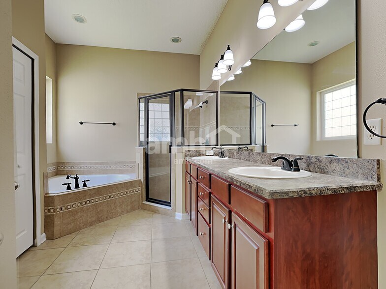Building Photo - 11326 Scenic Point Cir