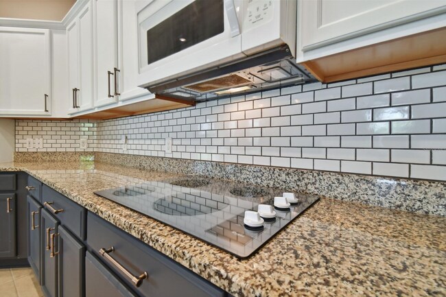 Building Photo - 10606 Laguna Plains Dr