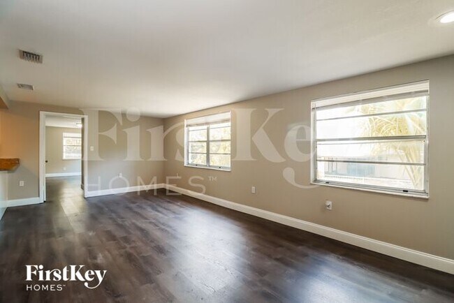 Building Photo - 3819 17th Ave S