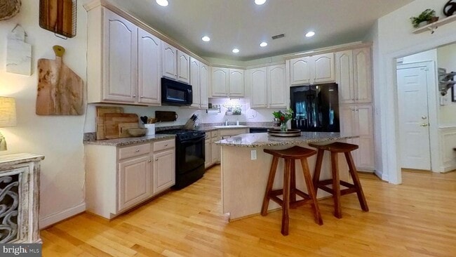 Building Photo - 16858 Panorama Dr