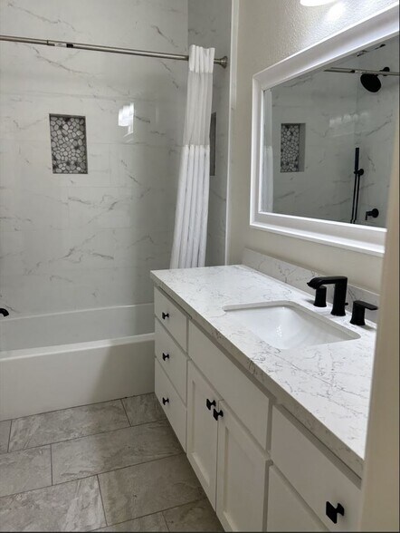 2nd Bathroom - 521 Montana Ave