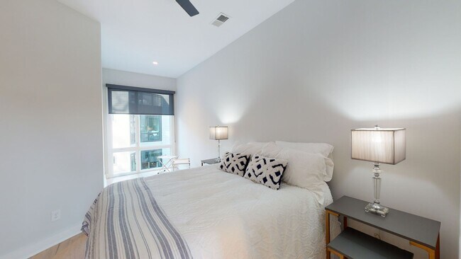 Building Photo - Modern Townhome with Roof Terrace in Dilworth Neighborhood Charlotte NC