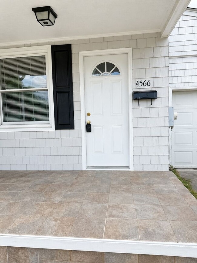 Building Photo - 4566 Hampshire Ave