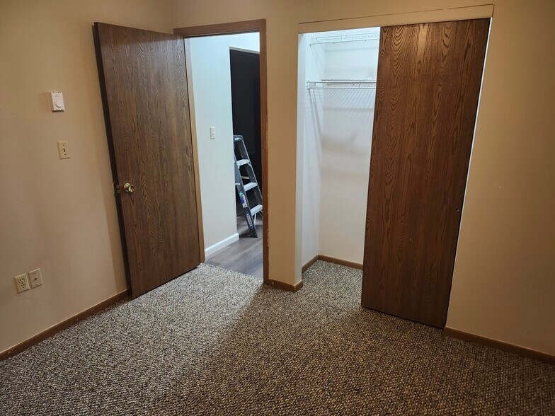 Building Photo - 2448 Wilshire Dr