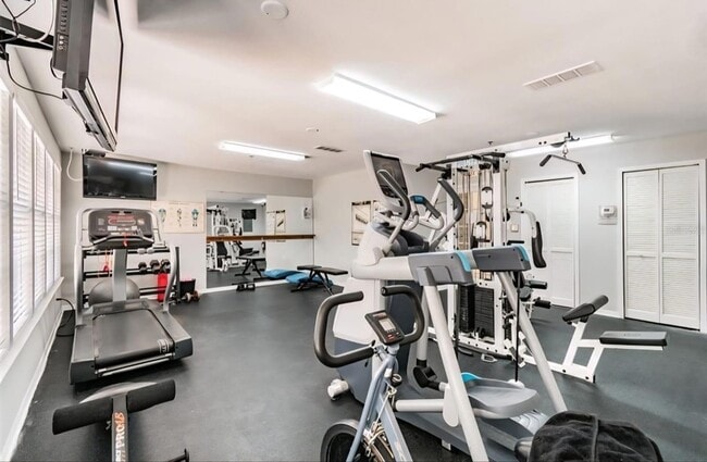 Building Photo - 1000 W Horatio St