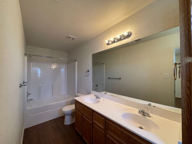 Building Photo - 1529 Justin Lp